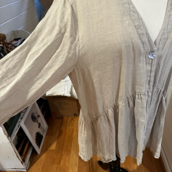 Neutral colored linen top or jacket - Picture 4 of 6
